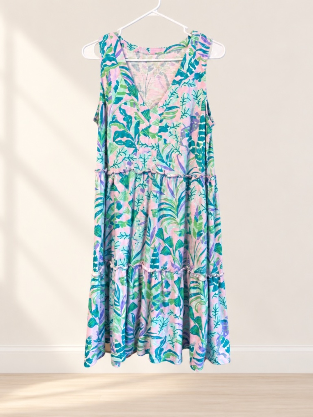 Lilly Pulitzer Lorina Swing Dress Size M Pink Tropical Print Tiered V-Neck Cotto